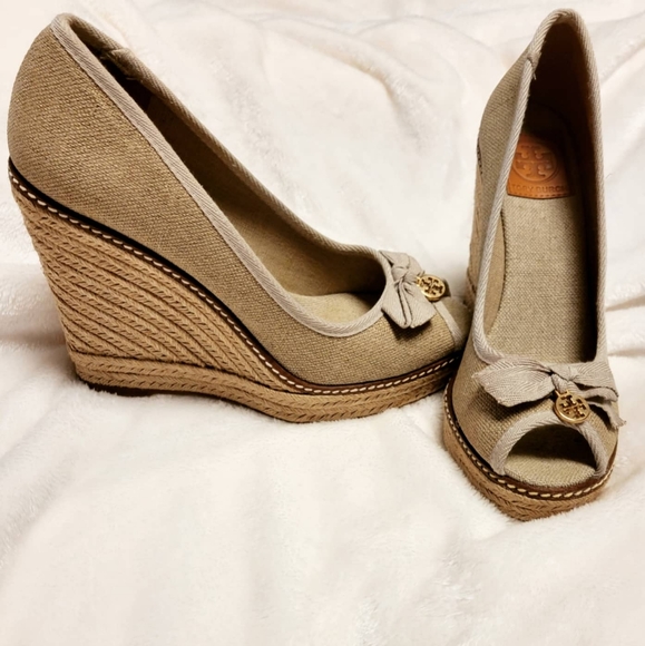 Beige Tory Burch Summer Wedges 8.5 - Picture 2 of 15